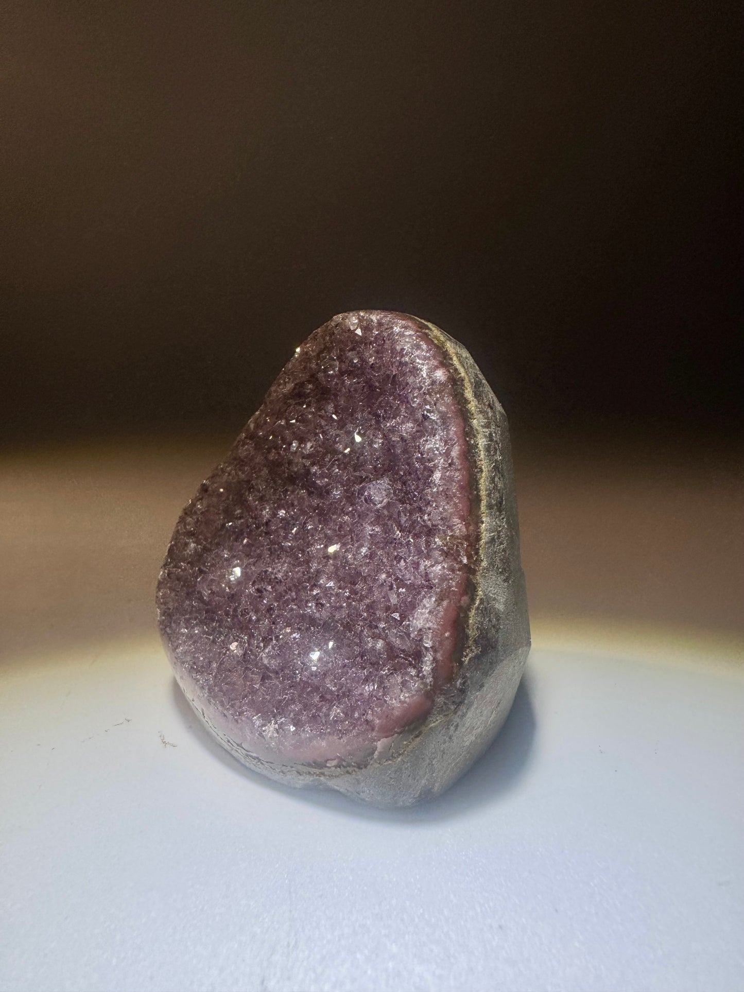 Seltene rote Rainbow Amethyst Cutbase Uruguay – 4,5 cm, 63 g 🌹✨