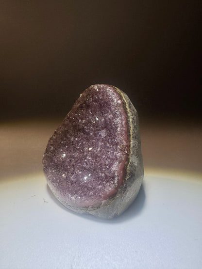 Seltene rote Rainbow Amethyst Cutbase Uruguay – 4,5 cm, 63 g 🌹✨
