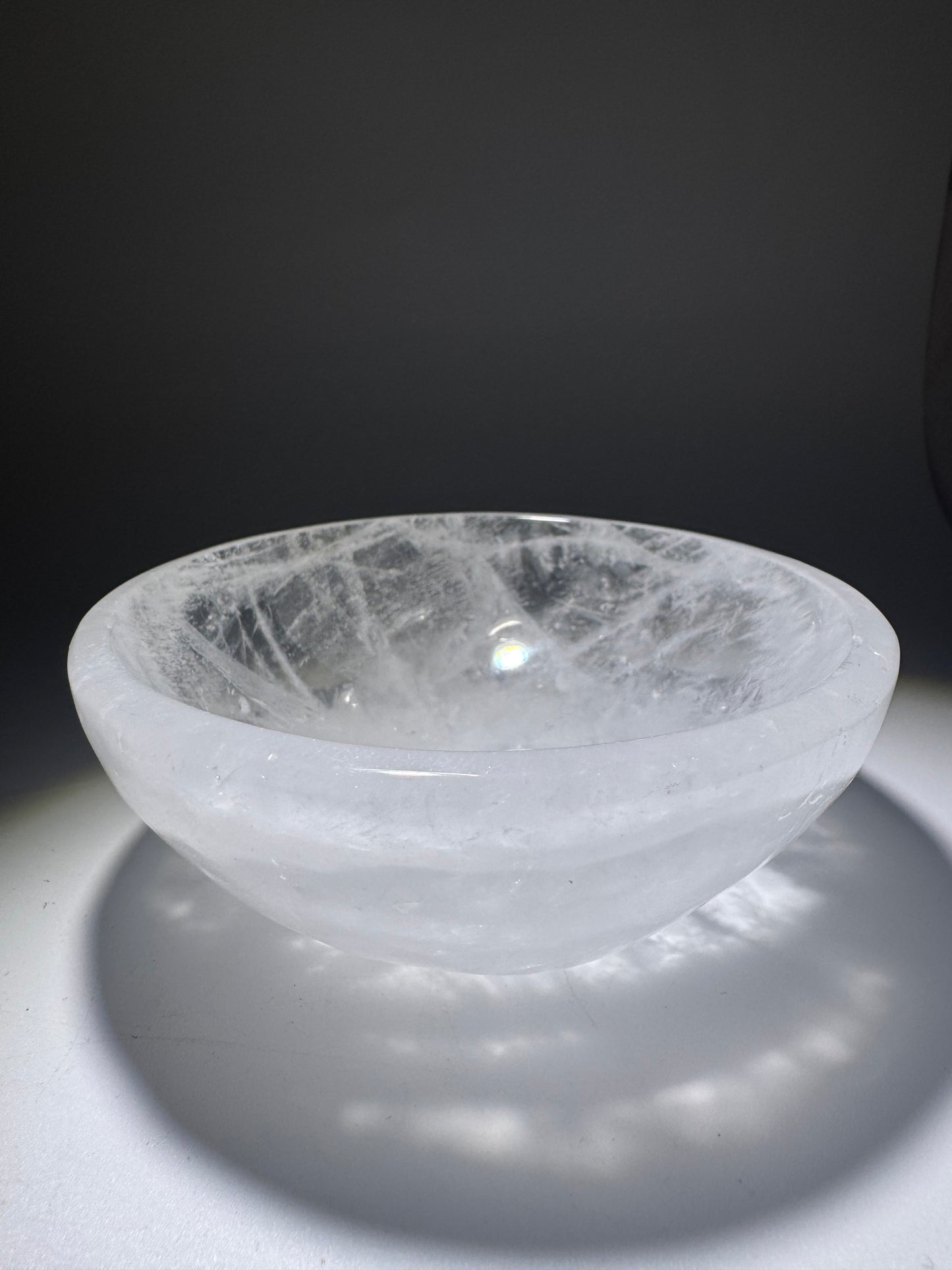 Bergkristall-Schale aus Brasilien – Handgeschliffene Quarz-Schale 10.5x4 cm mit Regenbogen