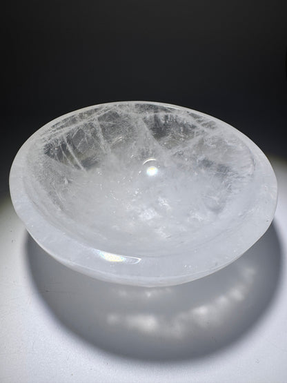Bergkristall-Schale aus Brasilien – Handgeschliffene Quarz-Schale 10.5x4 cm mit Regenbogen