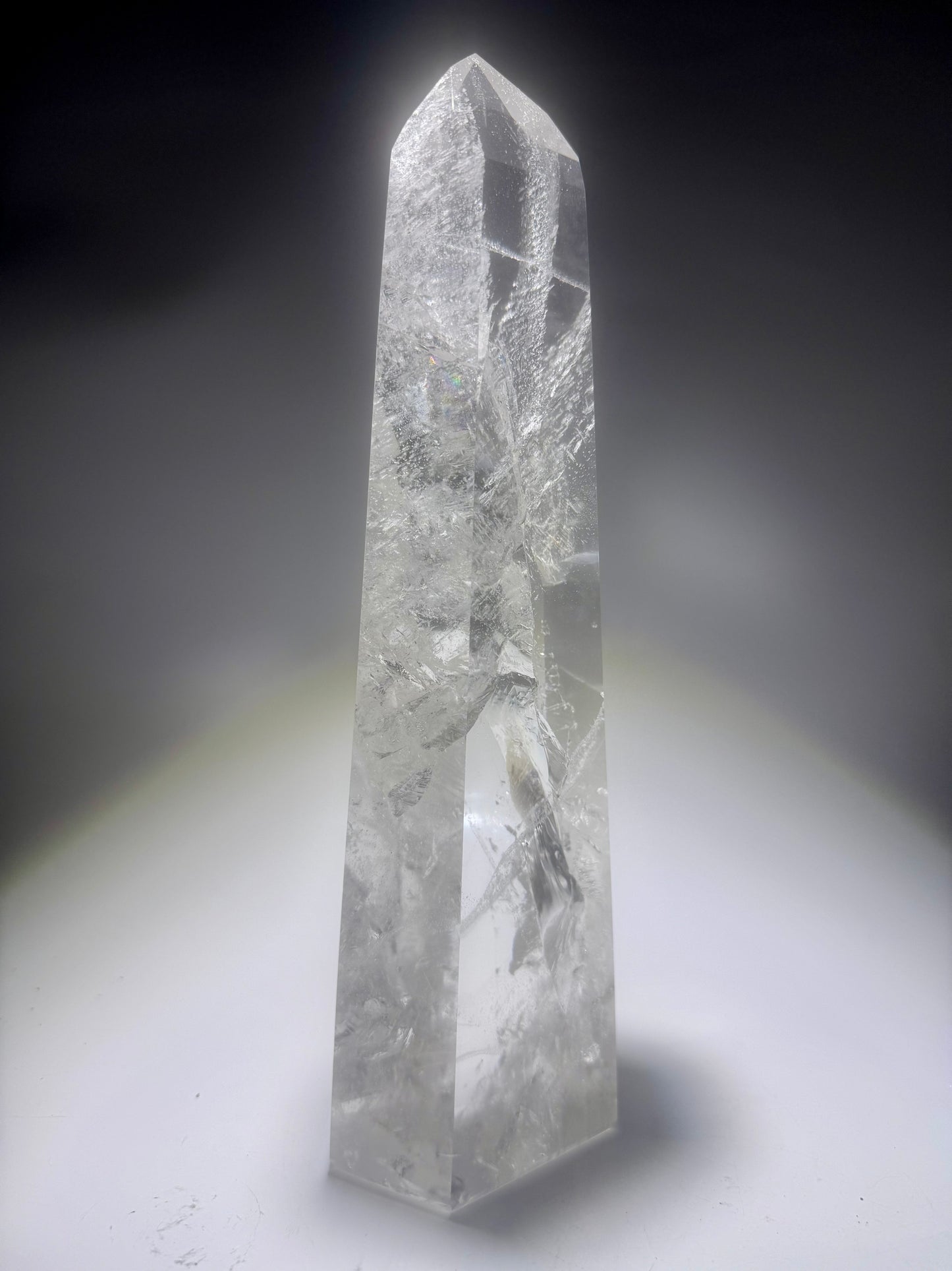 Lemurian Kristallspitze 27 cm – Extra klare Premium Qualität mit Regenbogen