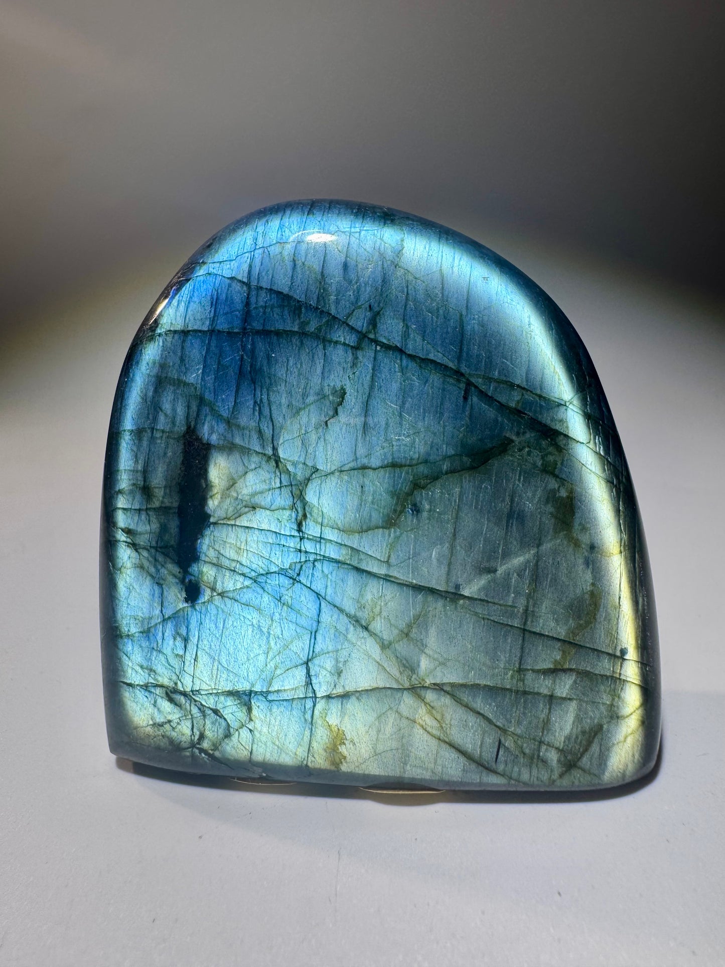 Labradorit 5.3 cm Madagaskar | intensiver Flash in Blau | Handgeschliffen Edelstein