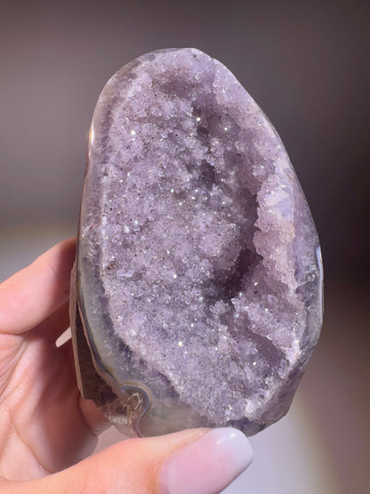 Rainbow Amethyst Cutbase 9 cm 403 g | Uruguay Amethyst mit funkelnder Doppelkristallisation