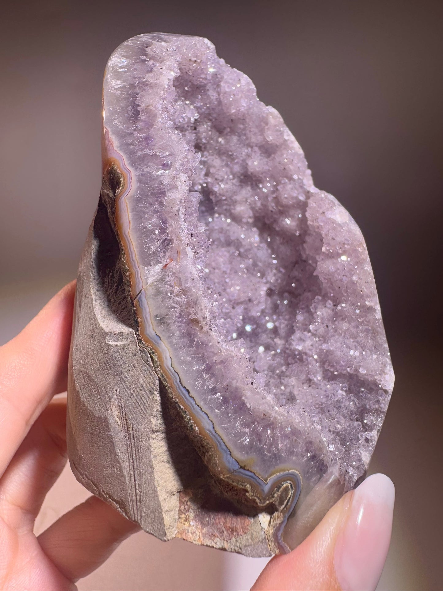 Rainbow Amethyst Cutbase 9 cm 403 g | Uruguay Amethyst mit funkelnder Doppelkristallisation