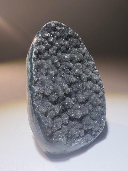 Rainbow Amethyst Cutbase 6.5 cm 150 g | Uruguay Amethyst schwarz-grün mit sugary Kristallisation