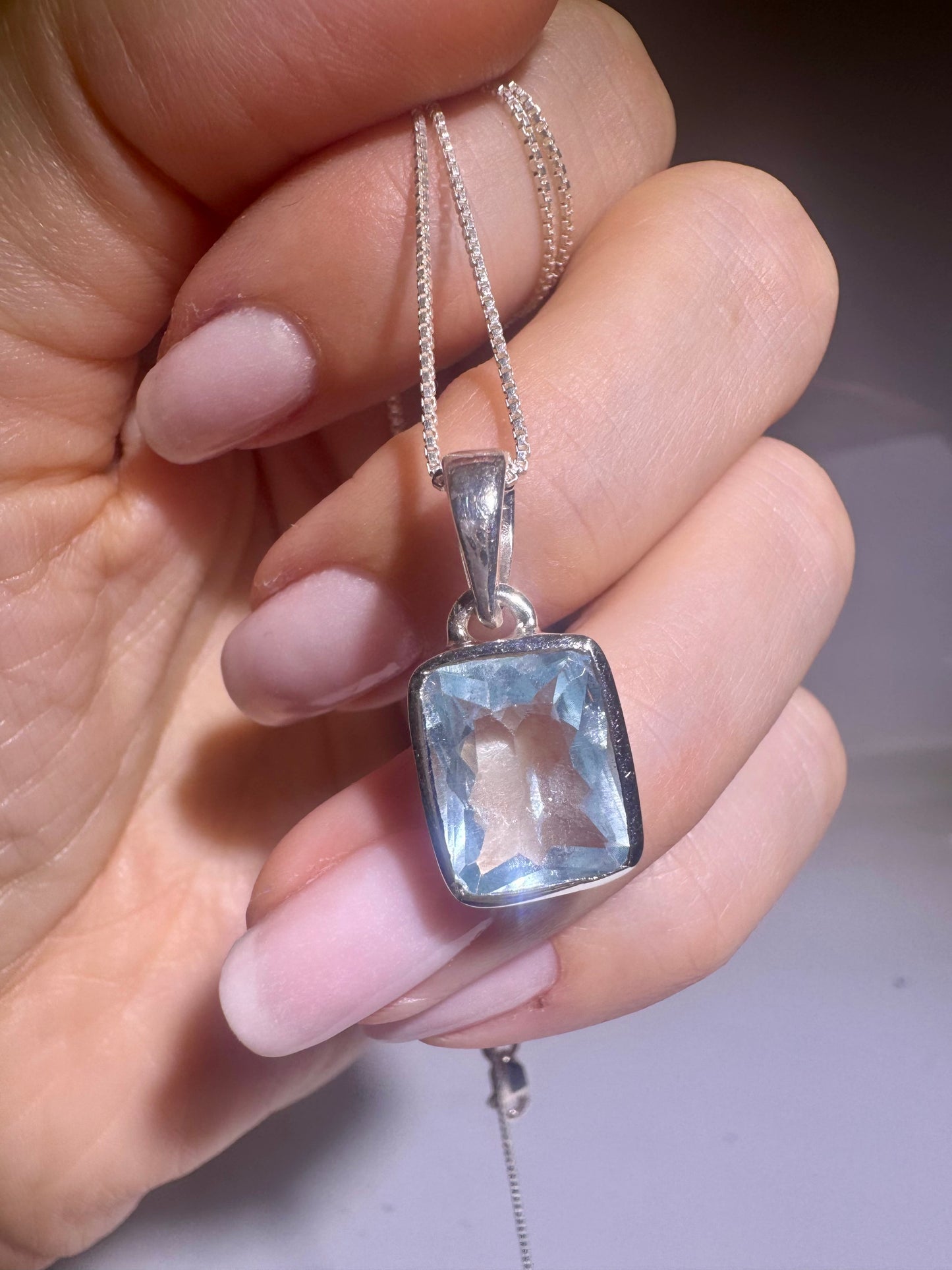 Elegant aquamarine pendant – faceted clarity in 925 silver 💎