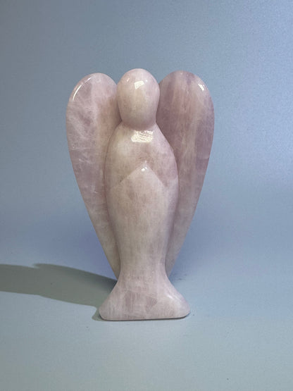 Engel aus Rosenquarz aus Brasilien - 10cm, 176g