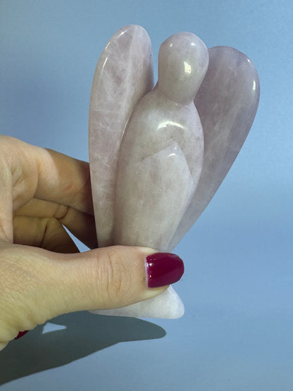 Engel aus Rosenquarz aus Brasilien - 10cm, 176g