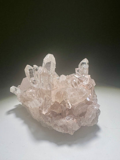 Absolut bezaubernder Pink Lemurian Stufe Kristall – klare, perfekte Spitzen! 💖