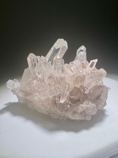 Absolut bezaubernder Pink Lemurian Stufe Kristall – klare, perfekte Spitzen! 💖