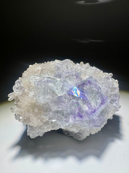 Wunderschöner Glas-Fluorit  mit Regenbogen - 6.5cm, 217g