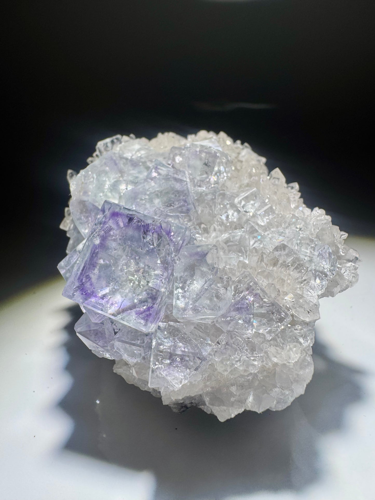 Wunderschöner Glas-Fluorit  mit Regenbogen - 6.5cm, 217g