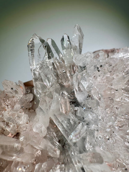 Grosser bezaubernder Pink Lemurian Cluster 💖 – klare, unzählige Spitzen