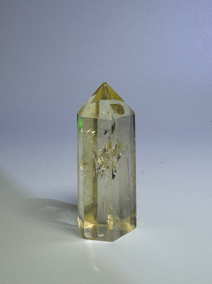 Mini Citrin Spitze mit Regenbogen - 5.2cm