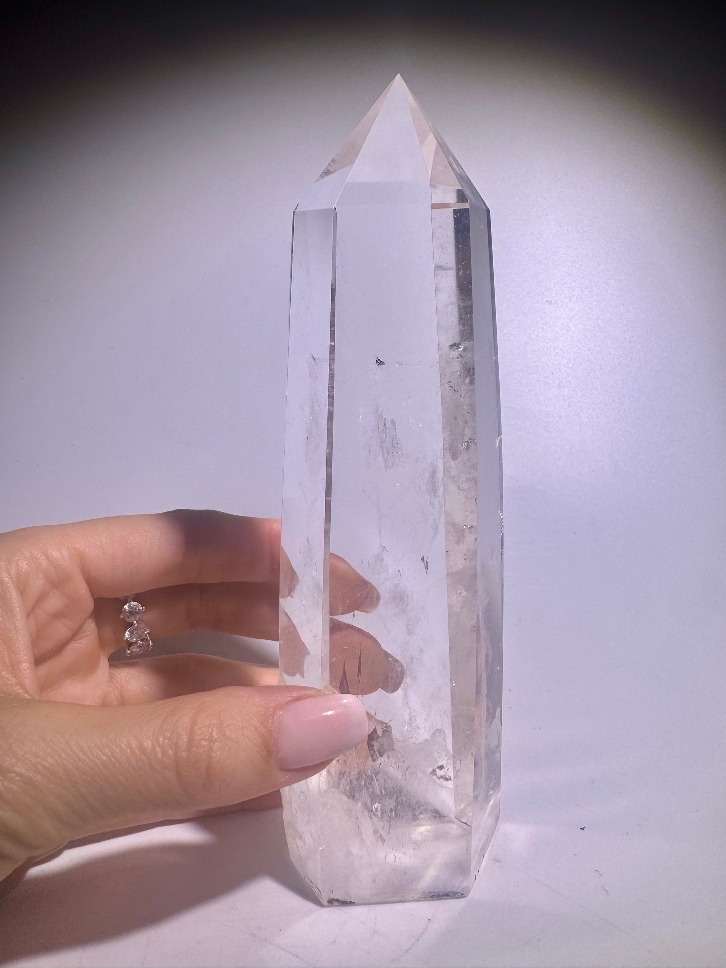 Leuchtender Premium-Bergkristall aus Brasilien mit Sockel · 22 cm · 1A-Qualität