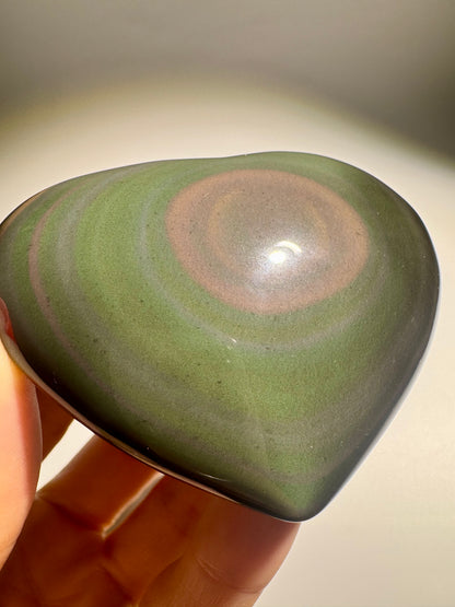 Rainbow Obsidian Herz 🌈 7,4 x 6 cm – Handmade Unikat aus Mexiko mit pink-gelb-grünem Farbspiel
