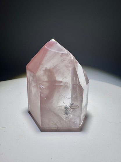 Bezaubernde Pink Lithium Spitze Kristall mit Phantom  💖 - 4.3cm, 49g