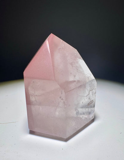 Bezaubernde Pink Lithium Spitze Kristall mit Phantom  💖 - 4.3cm, 49g