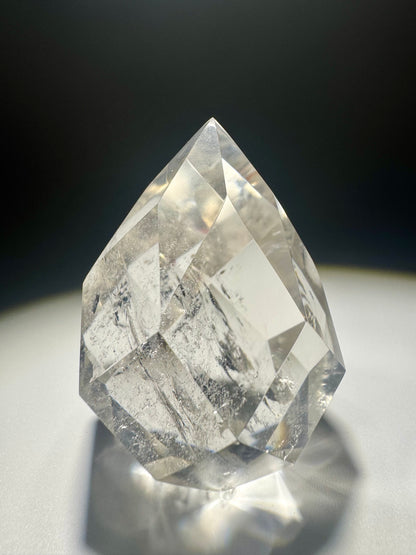 Bergkristall-Ornament 🤍 – handgeschliffenes Unikat, 5,6 cm & 114 g – reine Kristallkraft aus Südamerika