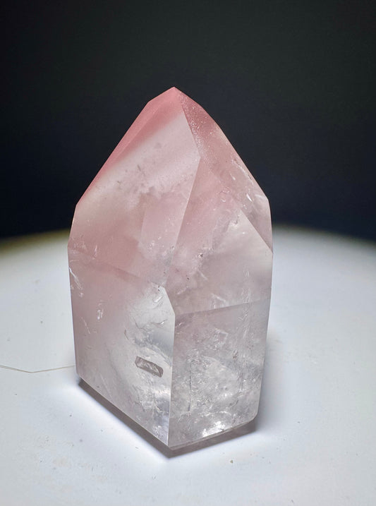 Bezaubernde Pink Lithium Spitze Kristall mit Phantom  💖 - 4.3cm, 49g