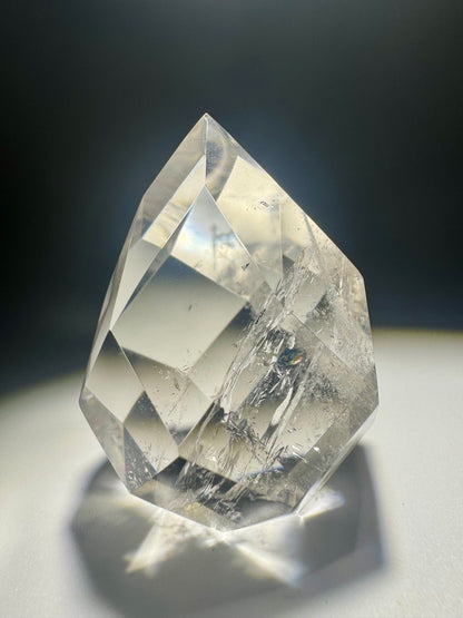 Bergkristall-Ornament 🤍 – handgeschliffenes Unikat, 5,6 cm & 114 g – reine Kristallkraft aus Südamerika