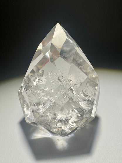 Bergkristall-Ornament 🤍 – handgeschliffenes Unikat, 5,6 cm & 114 g – reine Kristallkraft aus Südamerika