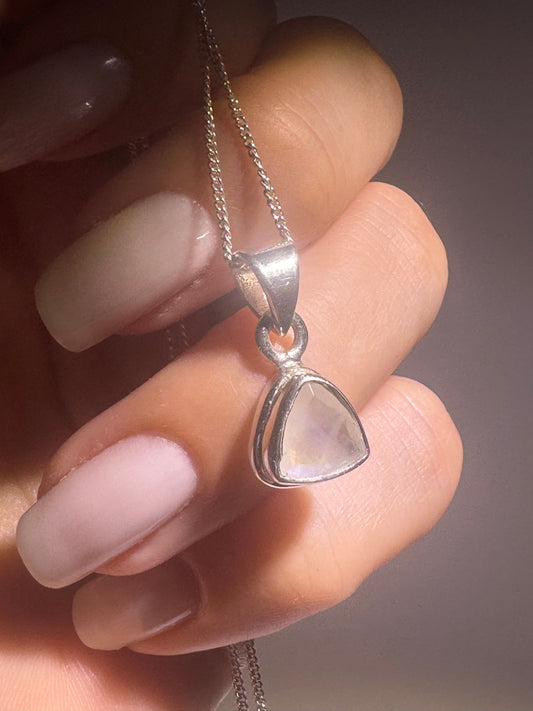 Rainbow Moonstone Kette 45 cm | 925 Silber Halskette mit natürlichem Mondstein 9x9 mm | Handgefertigter Schmuck
