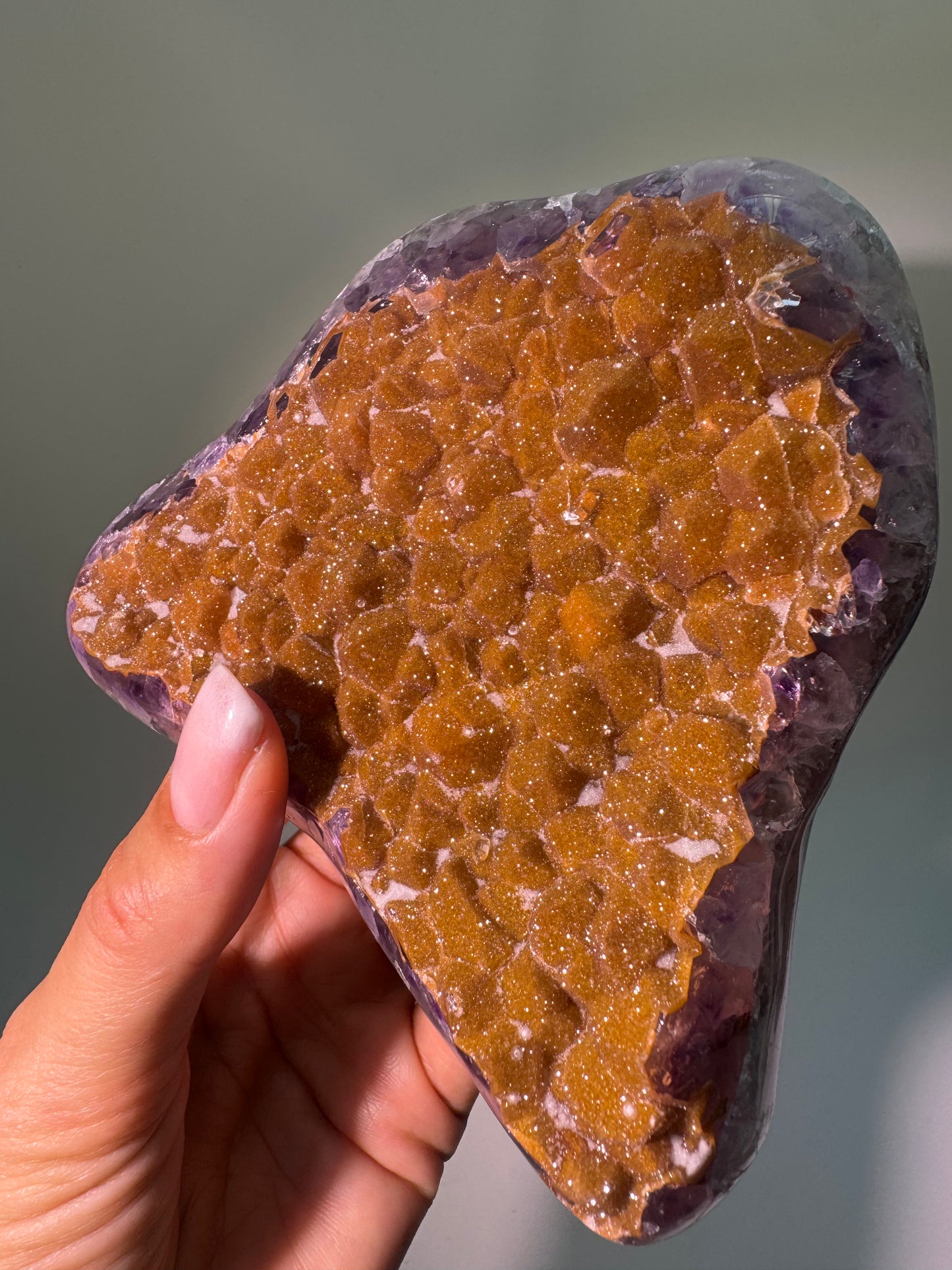 Premium Rainbow Amethyst Freeform Uruguay Goldbronze 12 cm, 796g