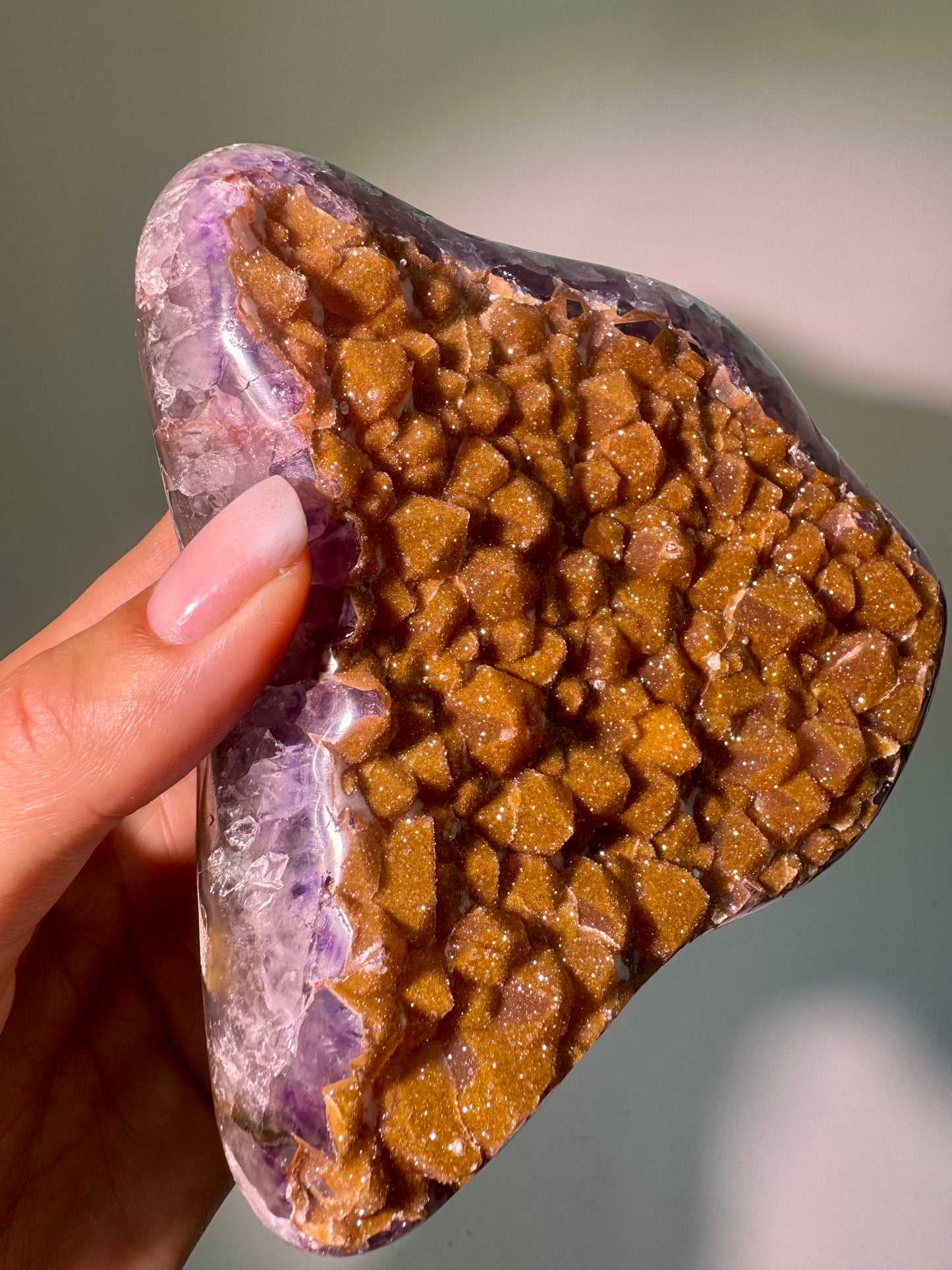 Premium Rainbow Amethyst Freeform Uruguay Goldbronze 12 cm, 796g