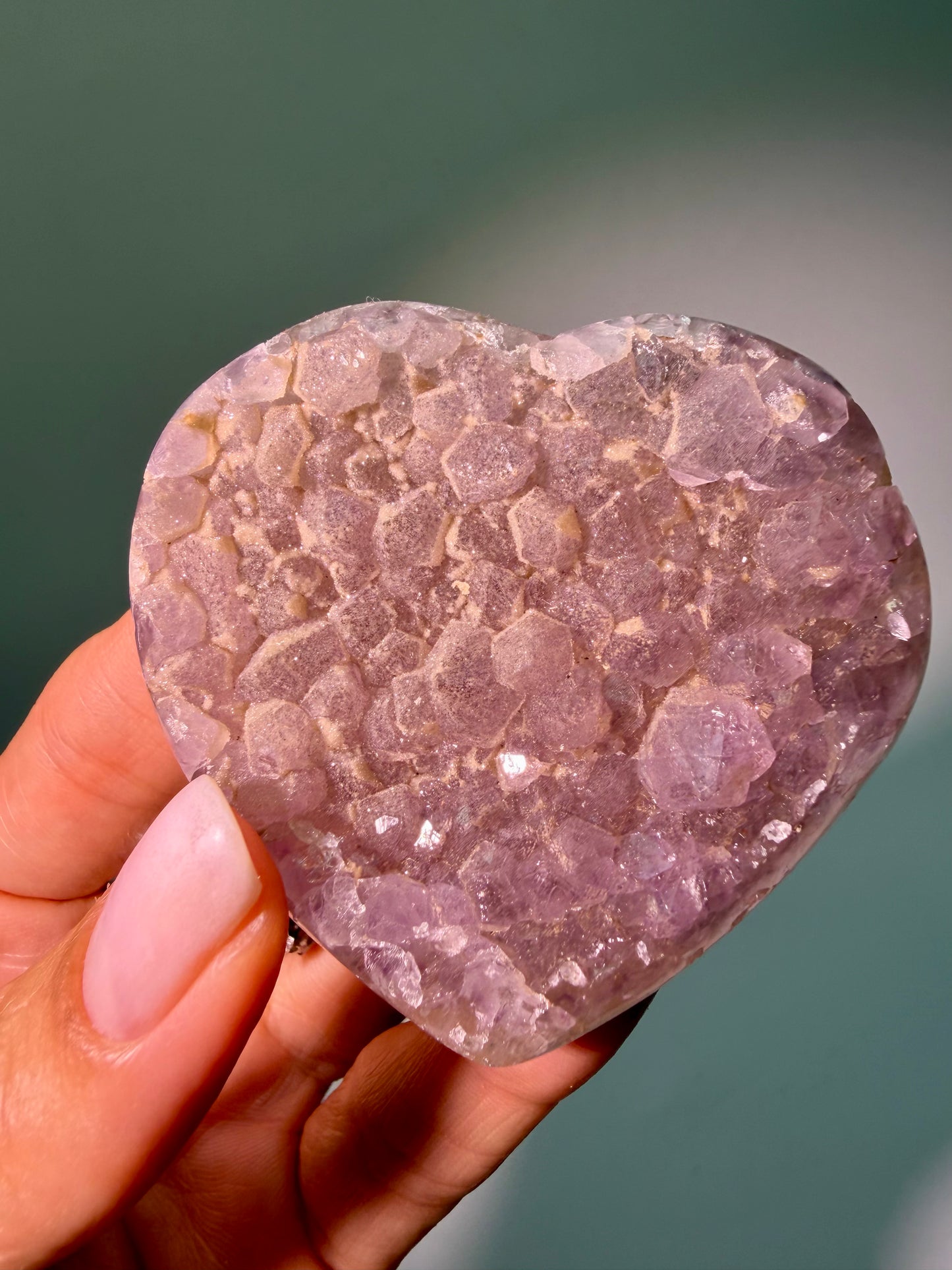 Rainbow Amethyst Herz aus Uruguay • 6 cm • 81 g • Doppelkristallisation
