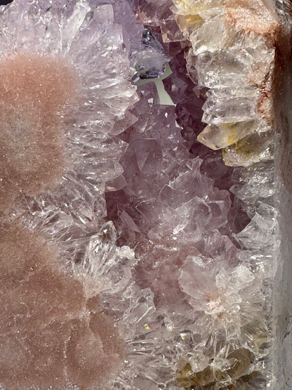 Bezaubernder Pink Amethyst aus Brasilien – 14,5 cm | Extra grosse, rosafarbene Kristalle in seltener Blumenform