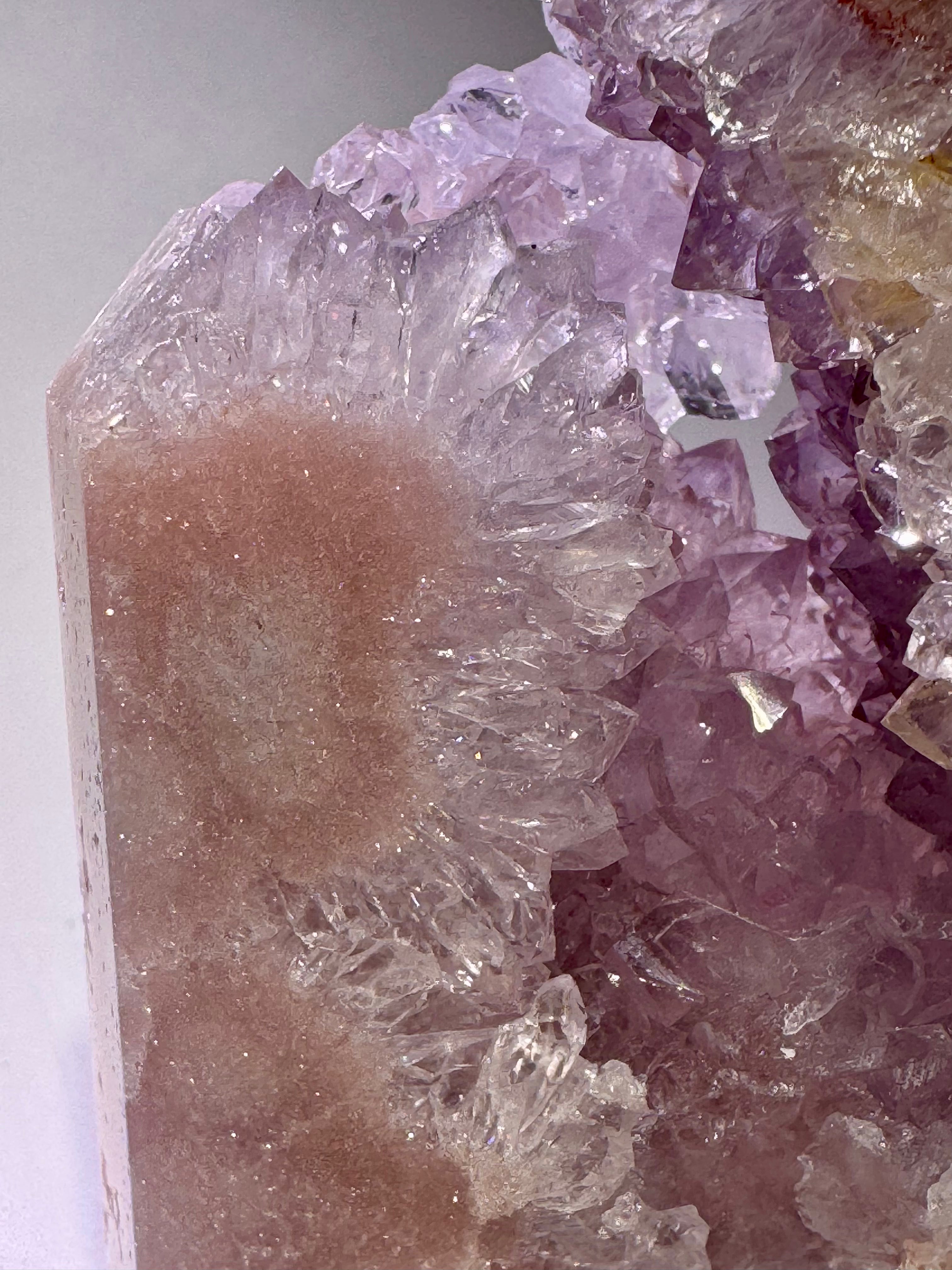 Bezaubernder Pink Amethyst aus Brasilien – 14,5 cm | Extra grosse, rosafarbene Kristalle in seltener Blumenform