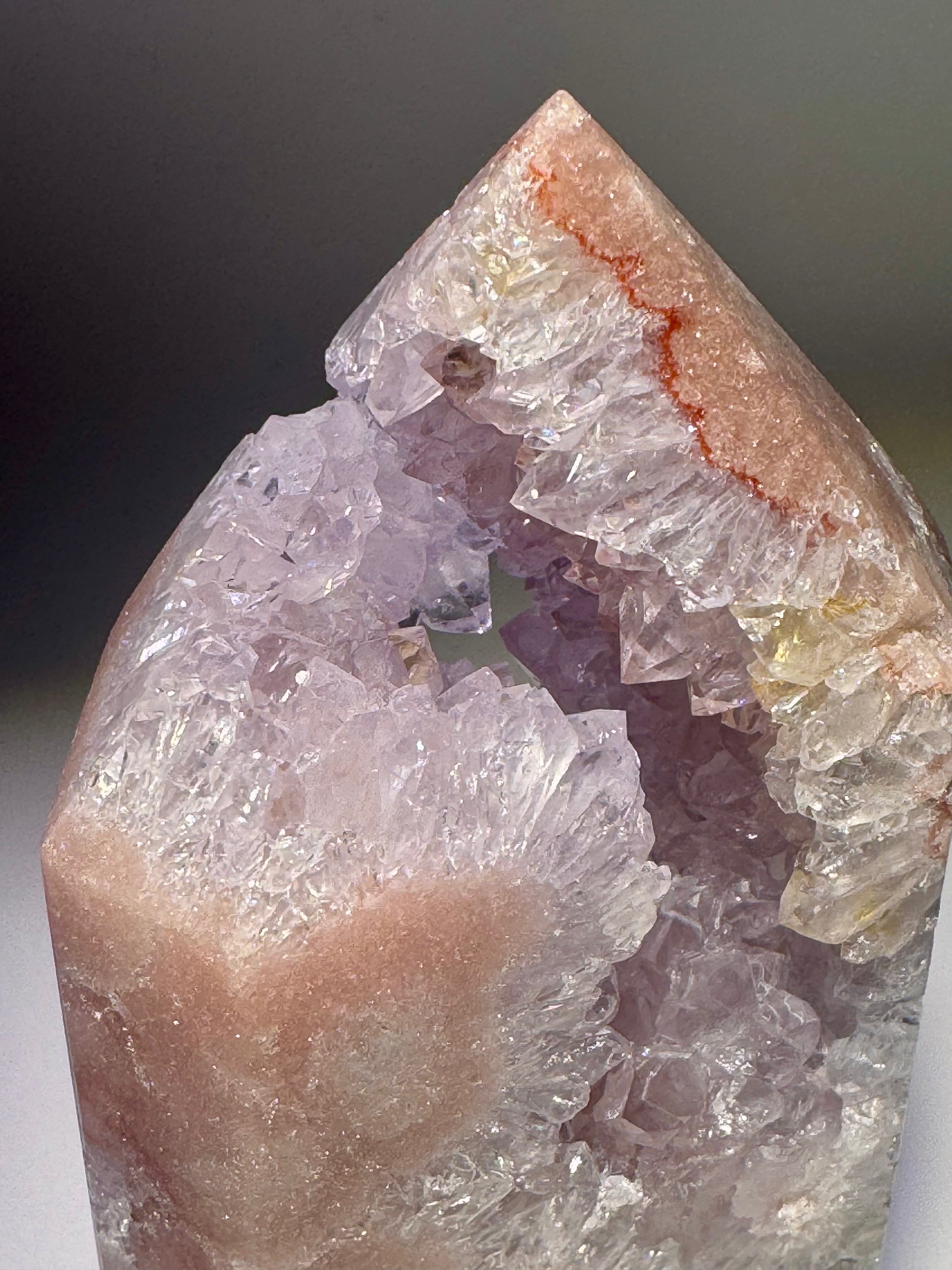 Bezaubernder Pink Amethyst aus Brasilien – 14,5 cm | Extra grosse, rosafarbene Kristalle in seltener Blumenform