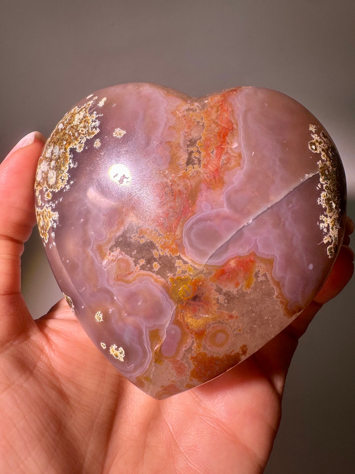 Rainbow Amethyst Heilstein-Herz Sugar Doppelkristallisation 8,5 cm 389 g