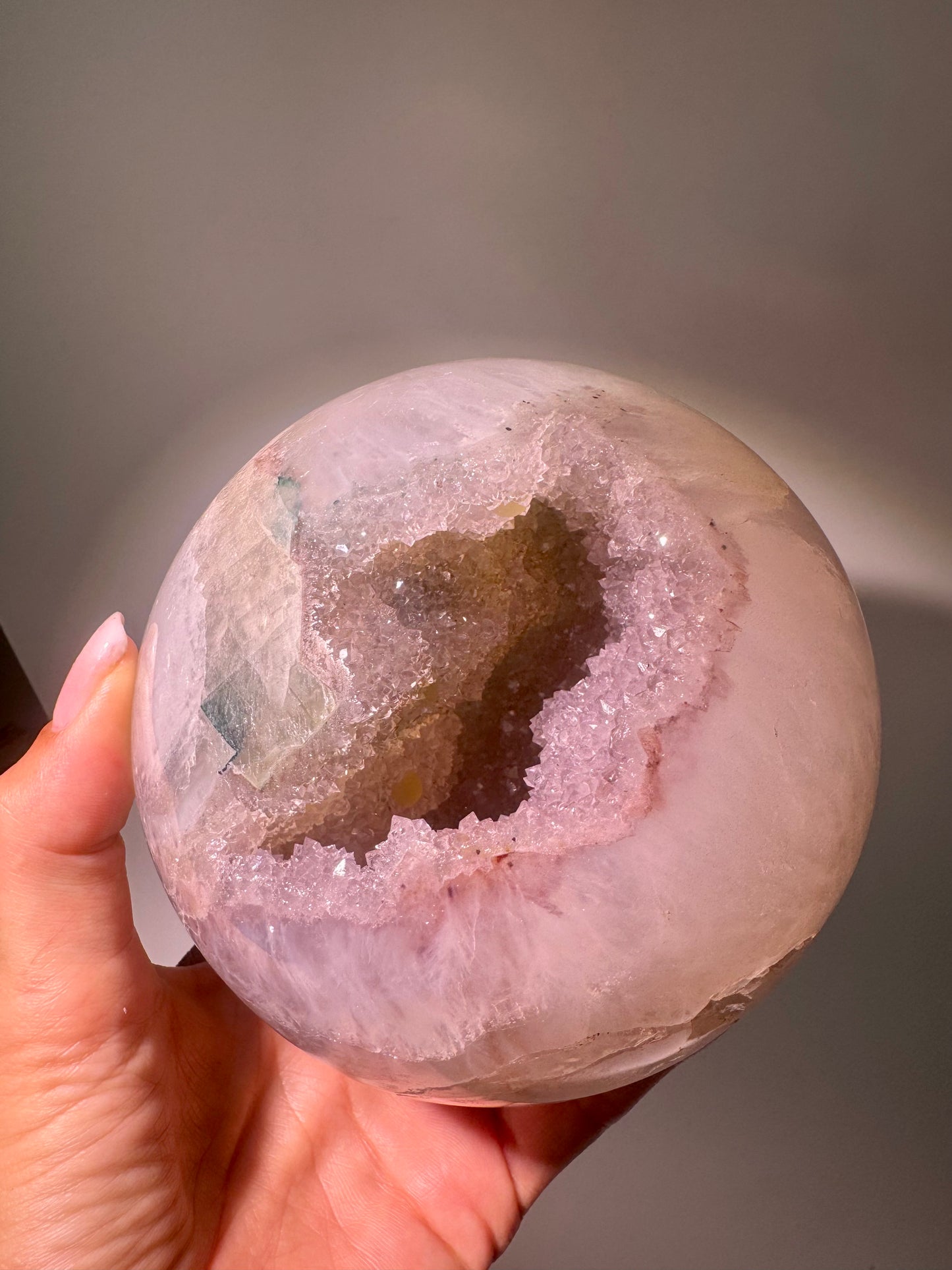 Amethyst Kugel Mintgrün & Pink Sugar Kristall Handarbeit Uruguay 10,7 cm 1,48 kg