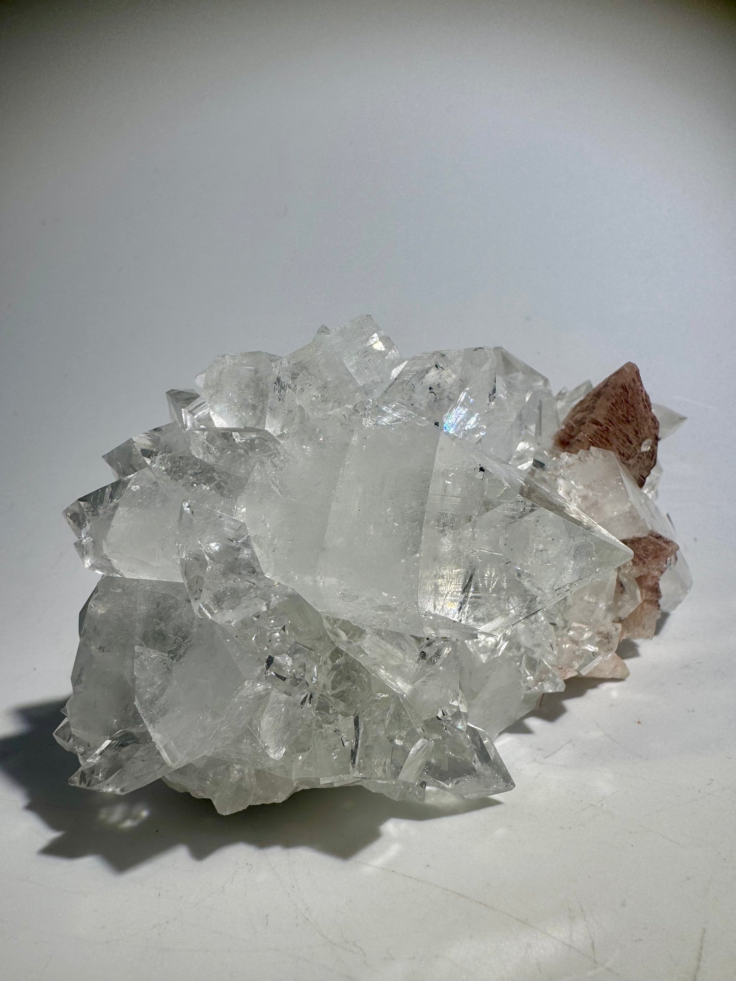 Premium Apophyllit 12,5 cm · 450 g – Perfekte klare Spitzen & altrosa Stilbit