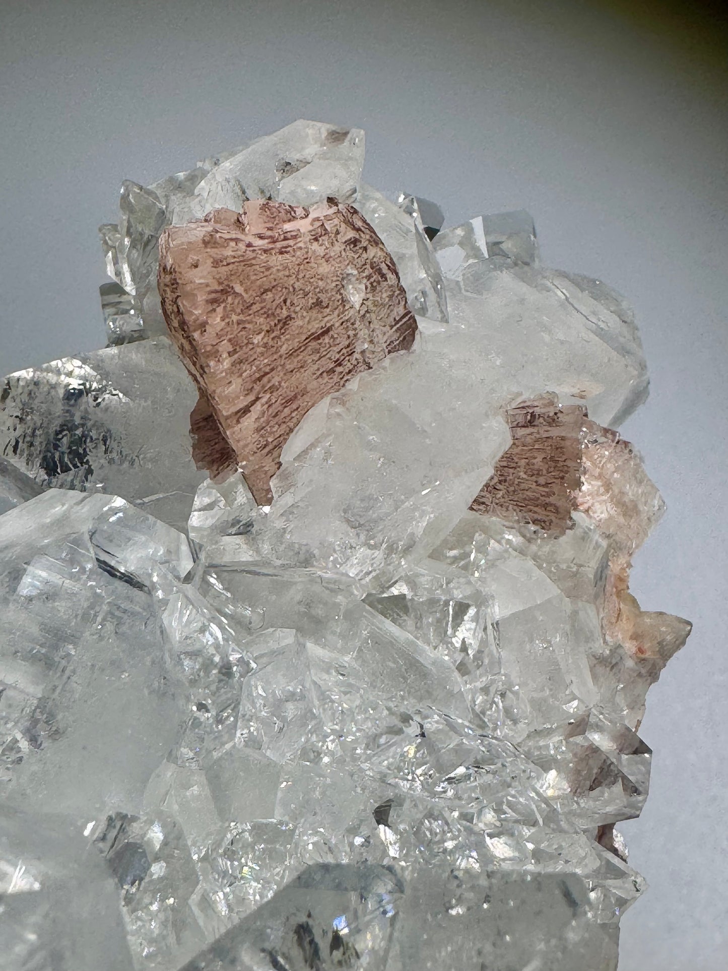 Premium Apophyllit 12,5 cm · 450 g – Perfekte klare Spitzen & altrosa Stilbit