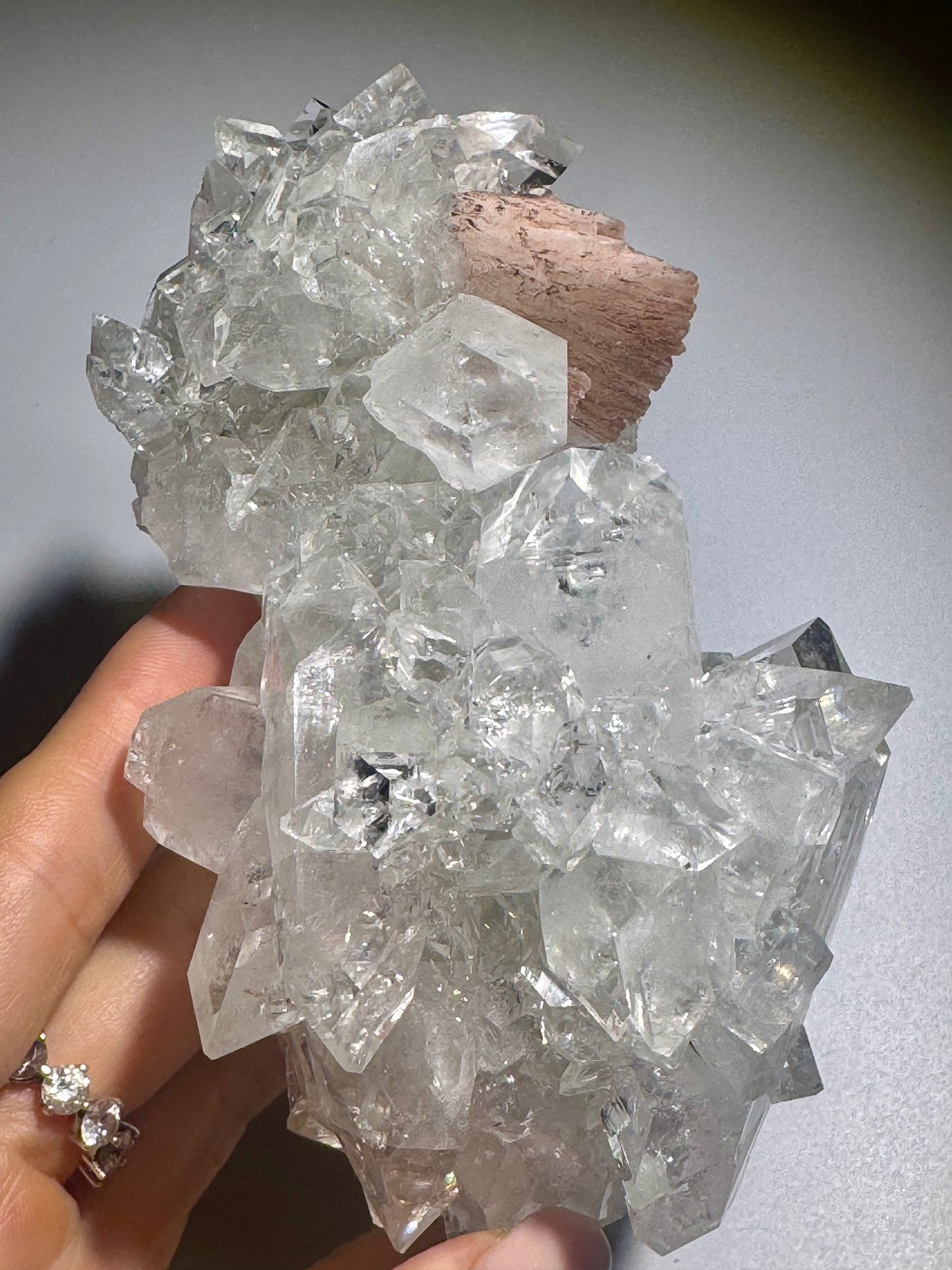 Premium Apophyllit 12,5 cm · 450 g – Perfekte klare Spitzen & altrosa Stilbit