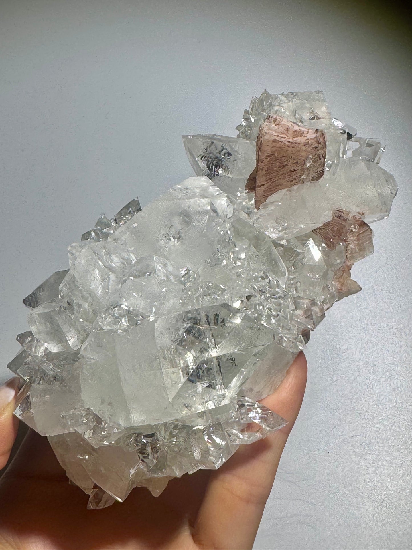 Premium Apophyllit 12,5 cm · 450 g – Perfekte klare Spitzen & altrosa Stilbit