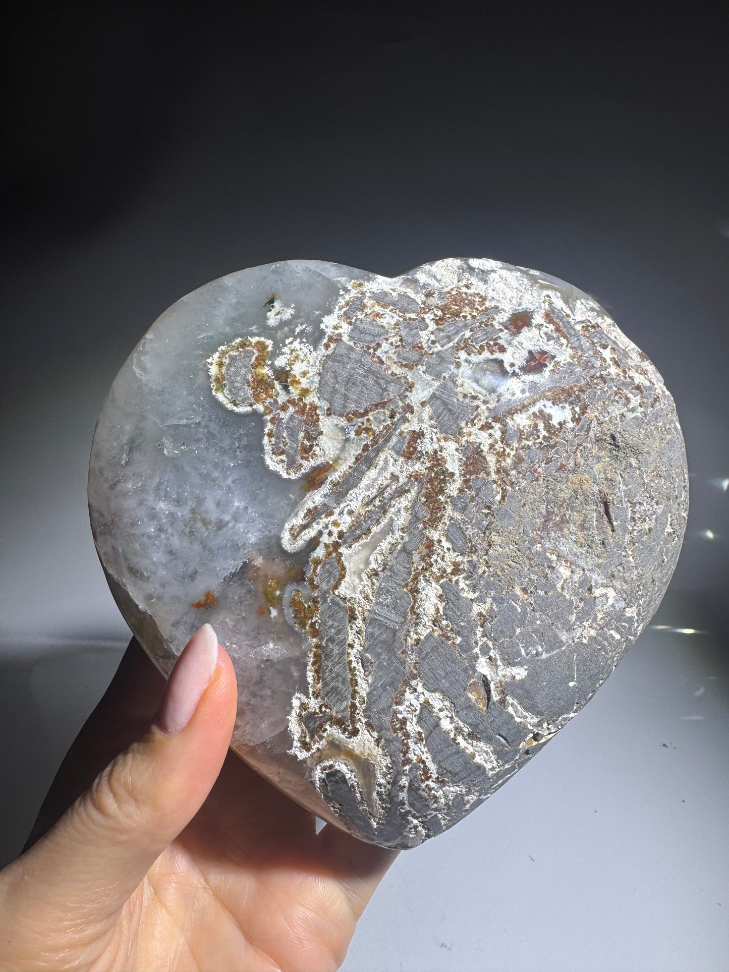 Grünes Rainbow Amethyst Herz 12.6 cm – Seltene Doppelkristallisation