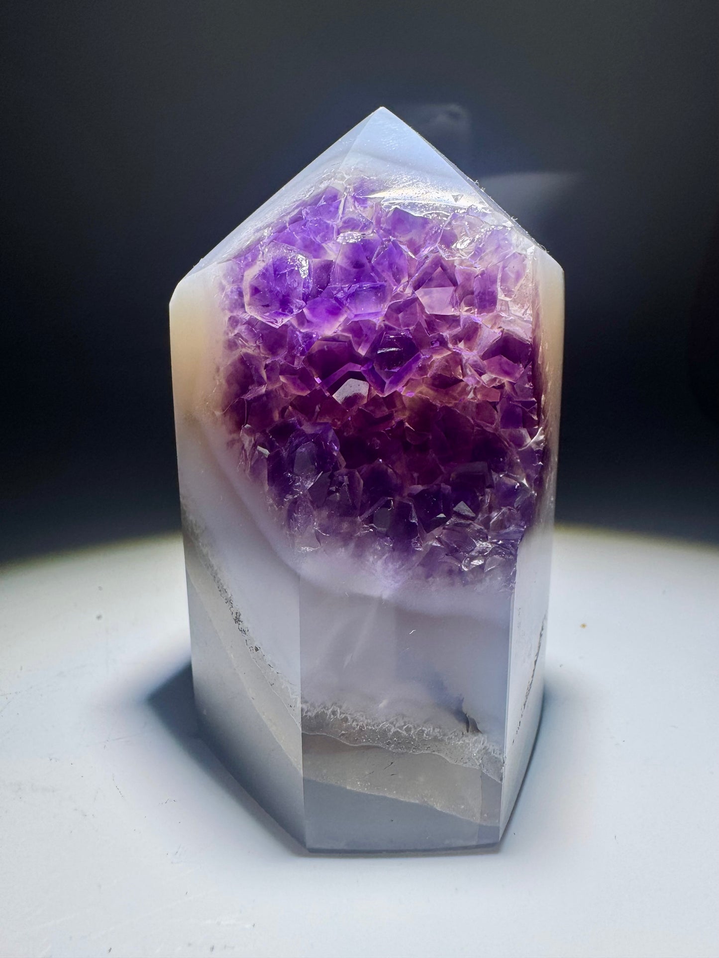 Achat Spitze mit Amethystkristallen – 7.3 cm – Magische Naturkraft in Premiumqualität