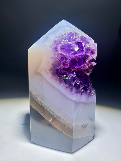 Achat Spitze mit Amethystkristallen – 7.3 cm – Magische Naturkraft in Premiumqualität