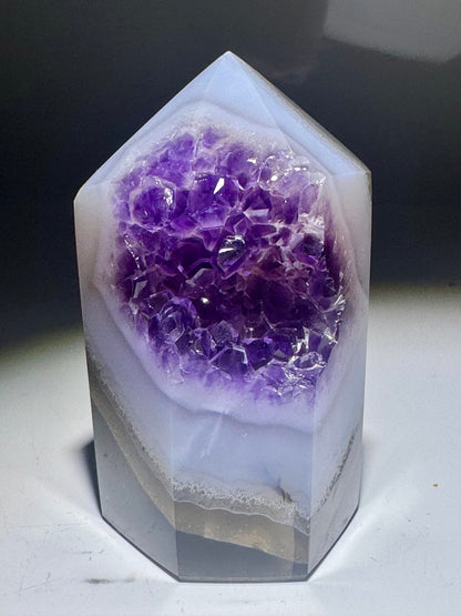 Achat Spitze mit Amethystkristallen – 7.3 cm – Magische Naturkraft in Premiumqualität