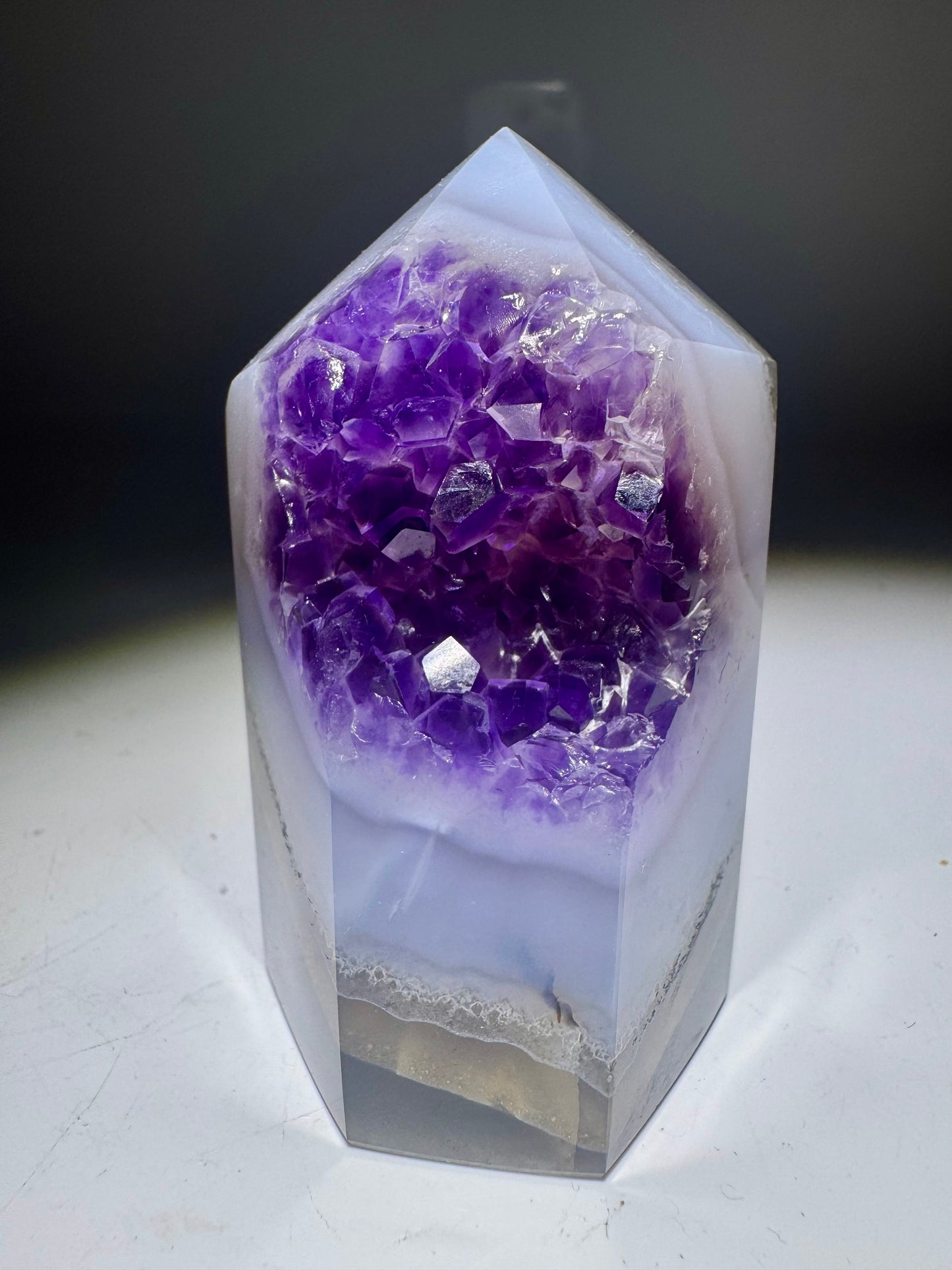 Achat Spitze mit Amethystkristallen – 7.3 cm – Magische Naturkraft in Premiumqualität