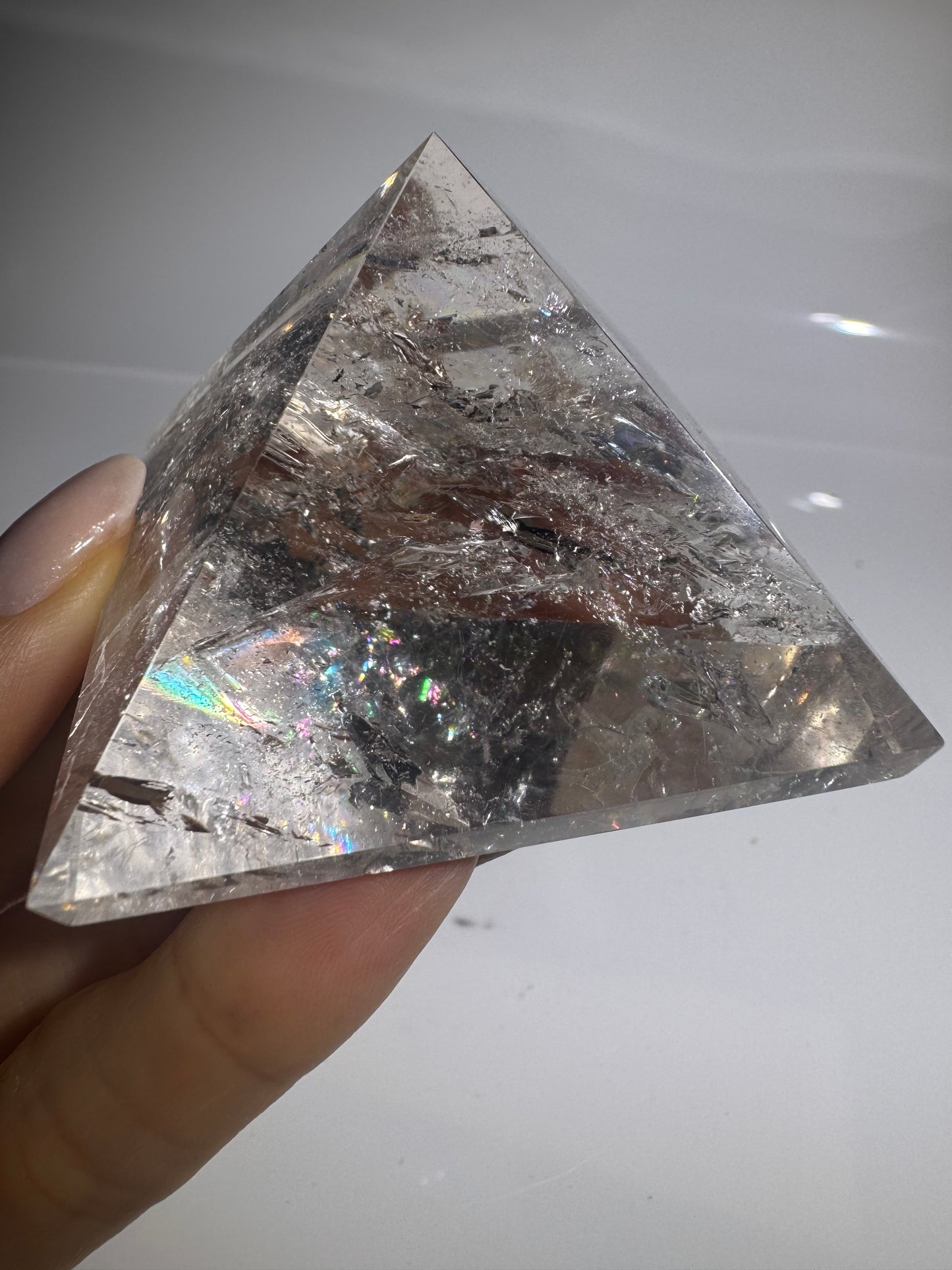 Lemurian Bergkristall-Pyramide – Regenbogenklarheit – Handgeschliffen in Brasilien