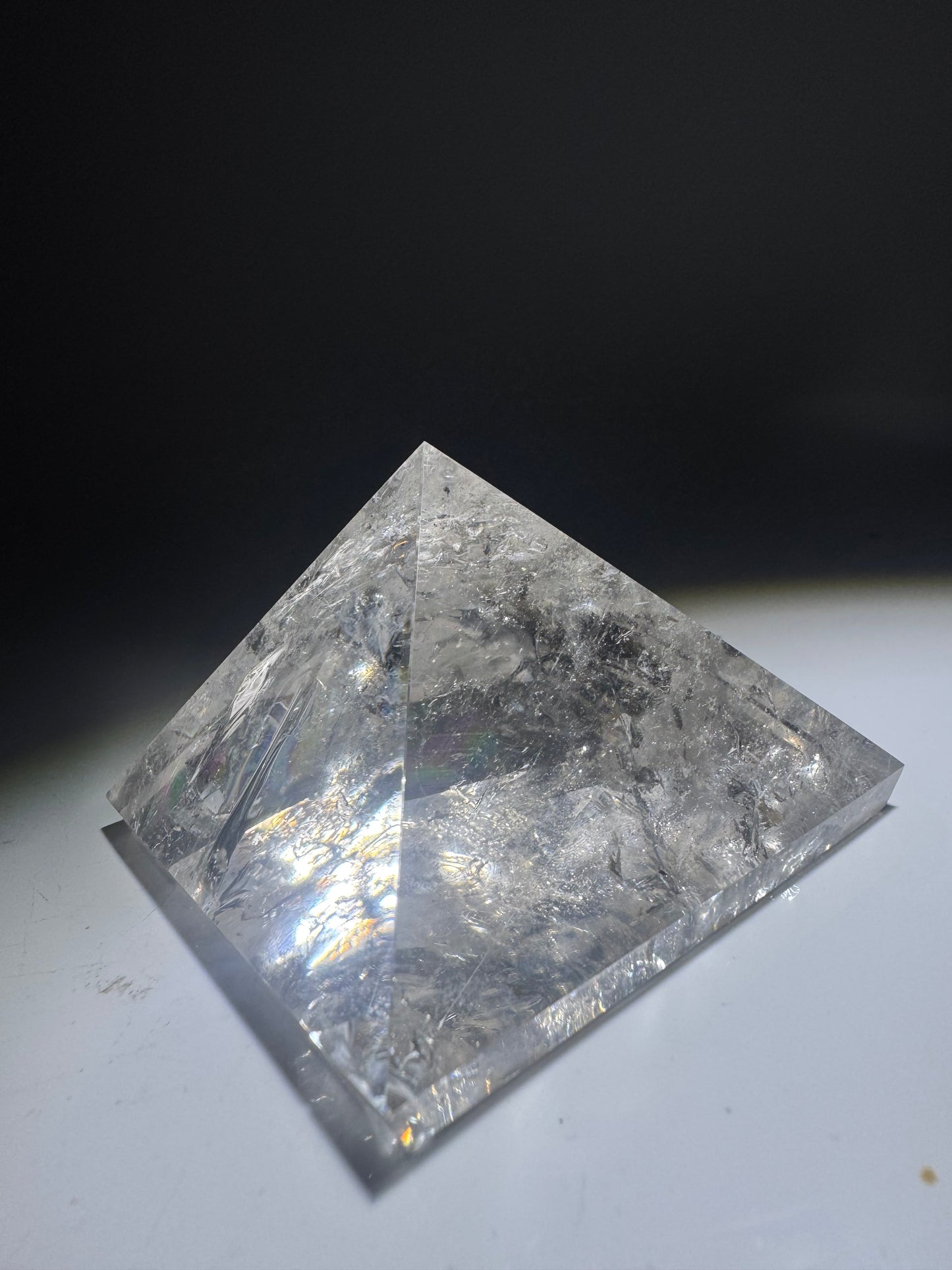 Lemurian Bergkristall-Pyramide – Regenbogenklarheit – Handgeschliffen in Brasilien