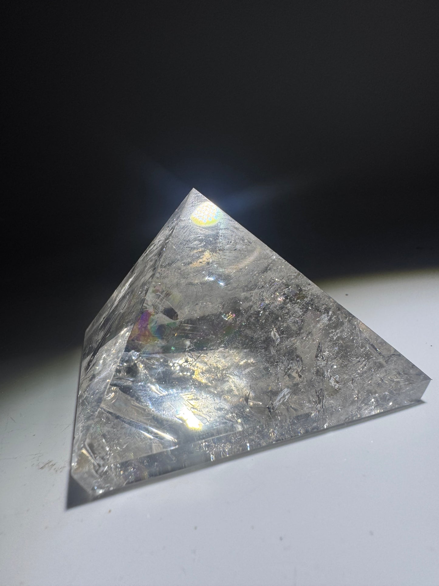 Lemurian Bergkristall-Pyramide – Regenbogenklarheit – Handgeschliffen in Brasilien