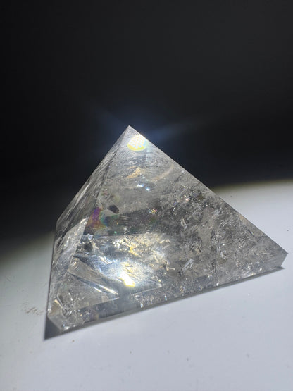 Lemurian Bergkristall-Pyramide – Regenbogenklarheit – Handgeschliffen in Brasilien