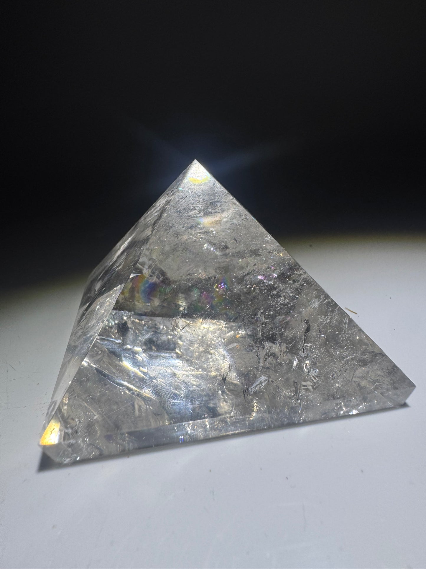 Lemurian Bergkristall-Pyramide – Regenbogenklarheit – Handgeschliffen in Brasilien