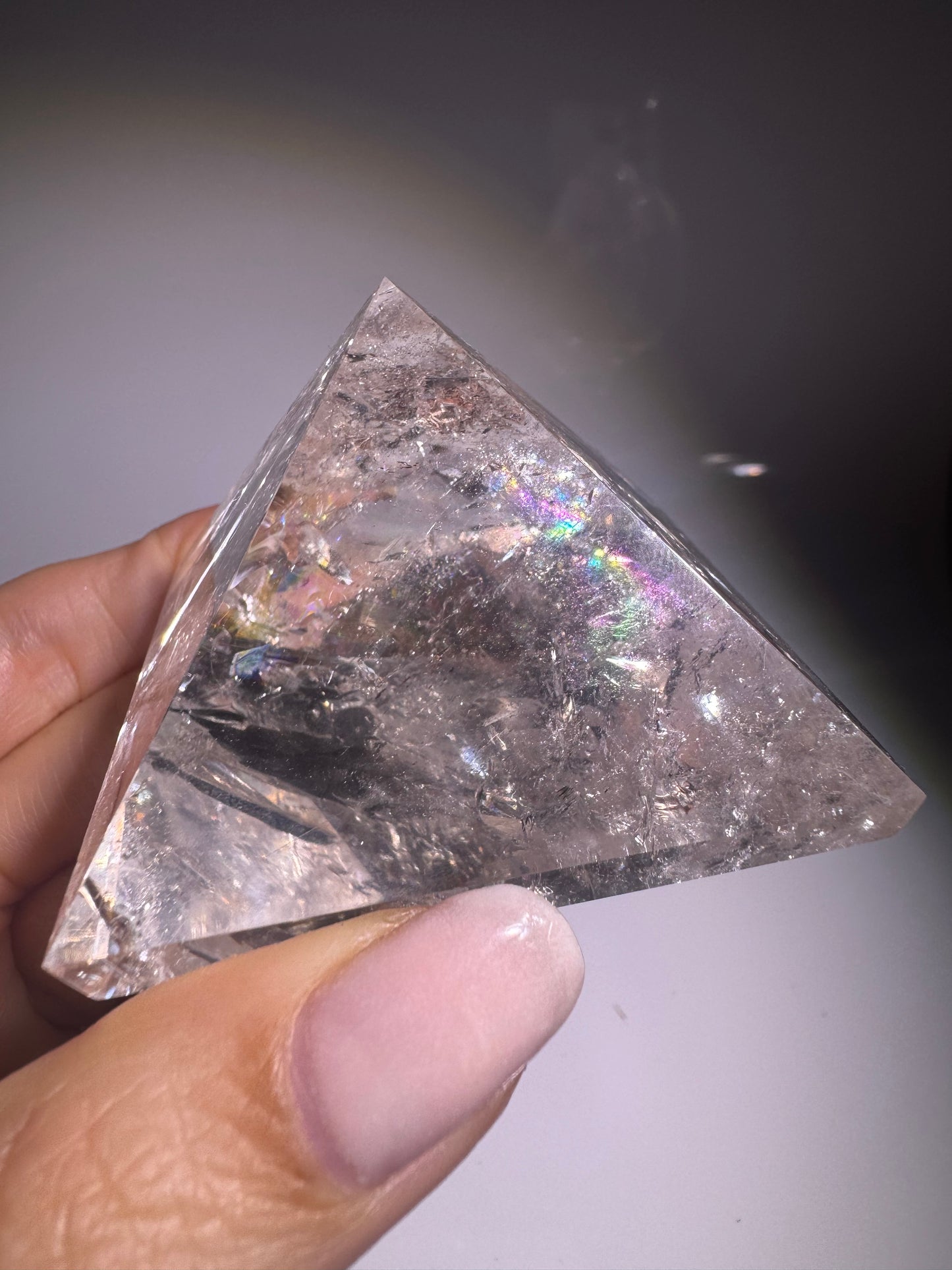 Lemurian Bergkristall-Pyramide – Regenbogenklarheit – Handgeschliffen in Brasilien